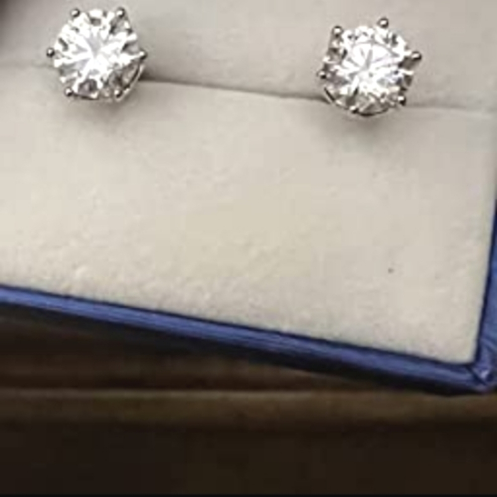 RESERVED-4 CARAT MOISSANITE STUDS - Picture 5 of 13